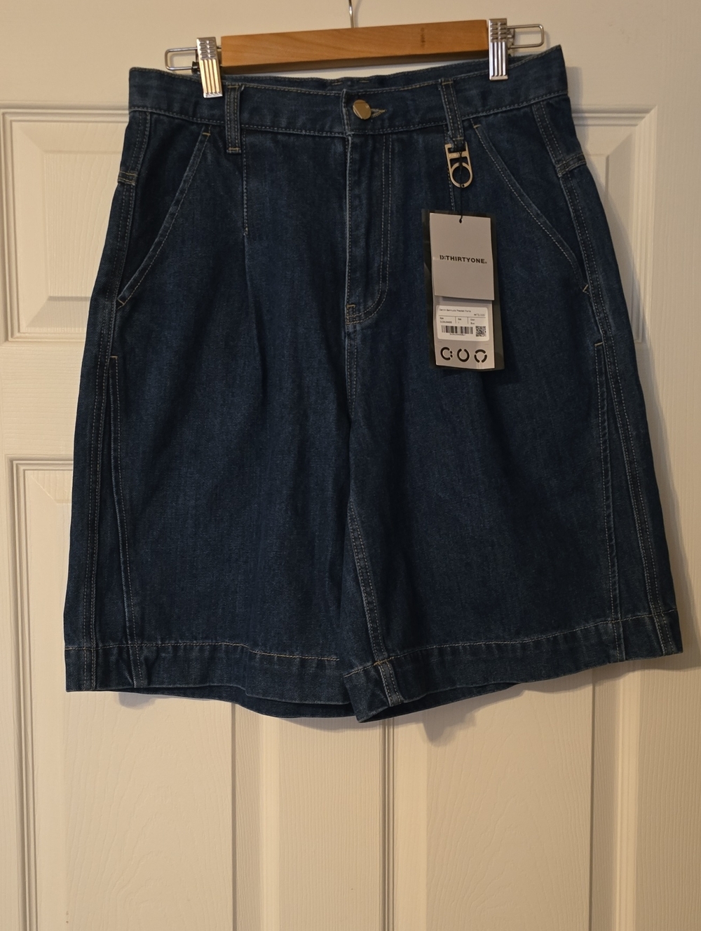 D:ThirtyOne Nwt Shorts Women's US Size 2-4 Blue Denim‎ Bermuda Pleated Pants